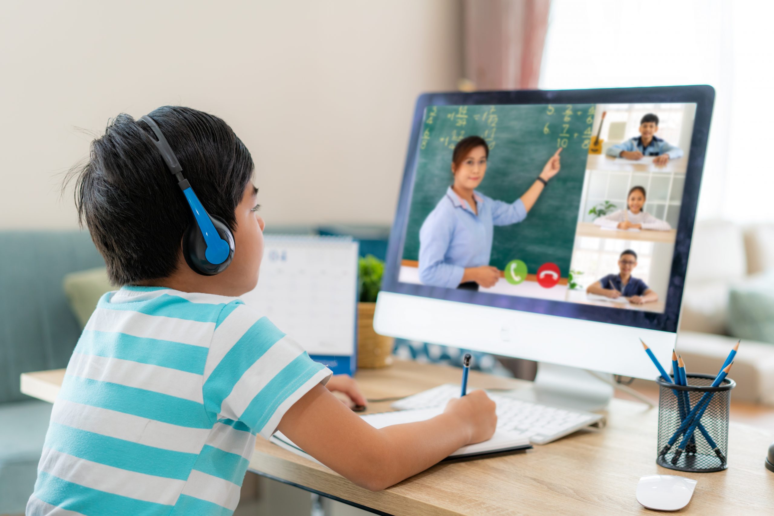 EDUPRIZE Online elementary student engaged in online learning