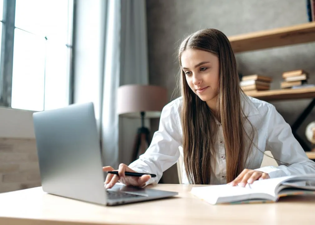 High school student combining EDUPRIZE Online EVIT dual credit learning with CTE programs