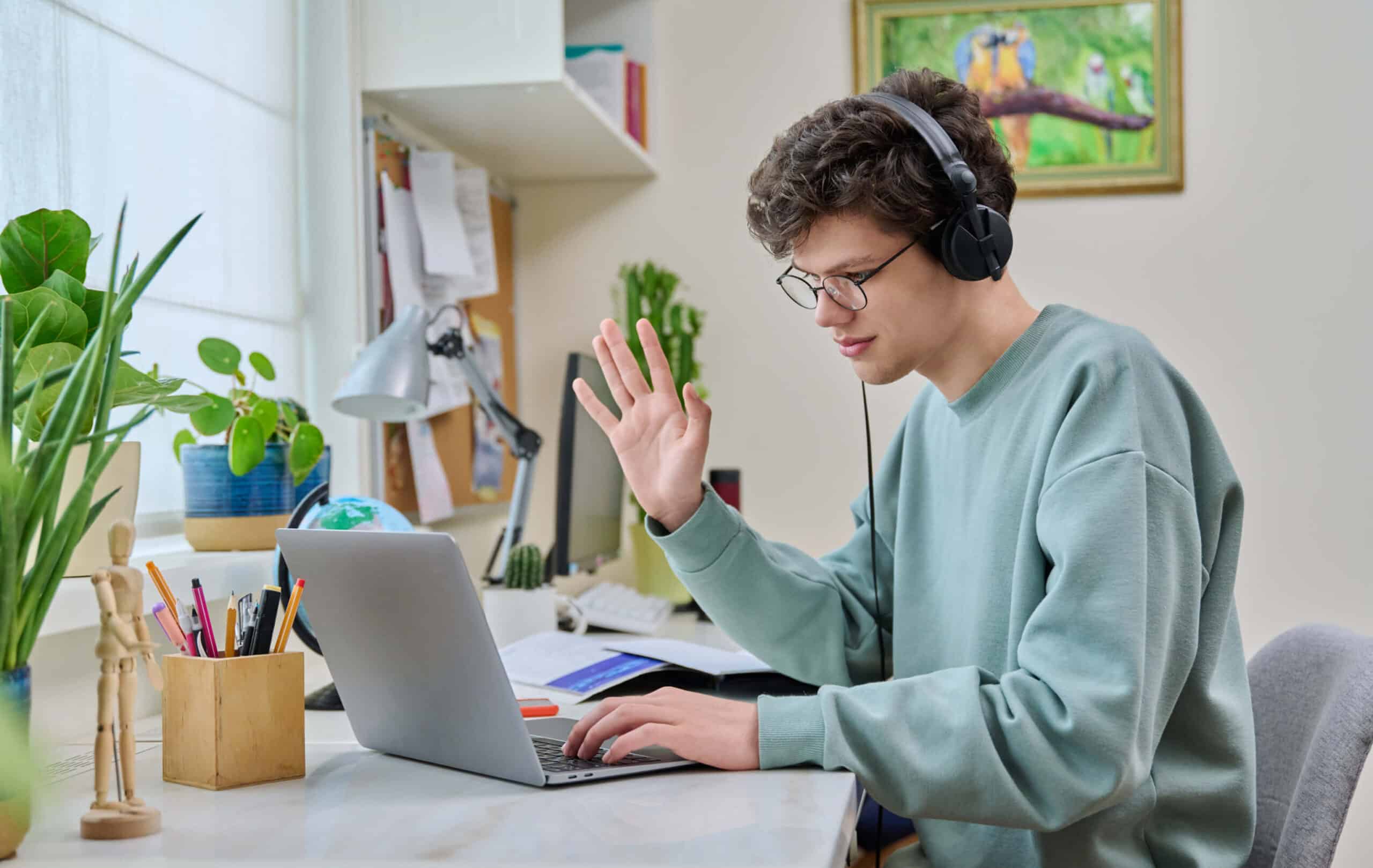 Student planning EDUPRIZE Online EVIT dual credit and community college coursework