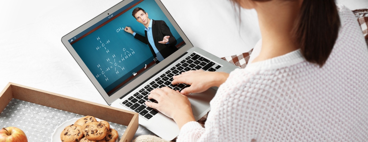 EDUPRIZE Online student in virtual class with proper technology setup