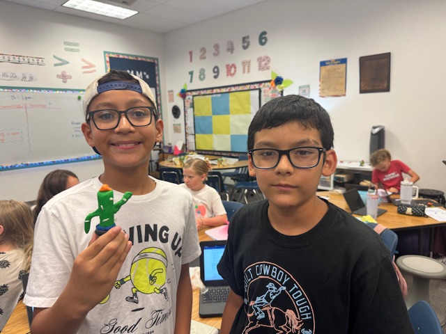 EDUPRIZE 8th Grade students in the classroom